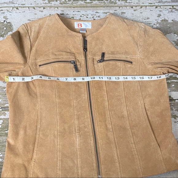 Bernardo collection tan leather suede zipper women’s jacket. Suede coat - Picture 8 of 11